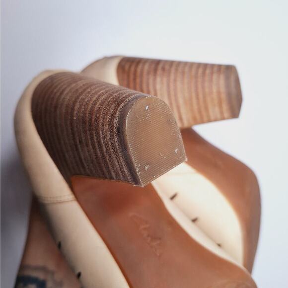 Clarks Okena Posh Peep Toe Heels 8 Perforated Comfort Career Nubuck Leather Shoe - Picture 10 of 12
